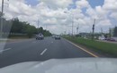 Clip: Say rượu, tài xế “đánh võng” trên đường cao tốc