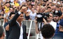Ronaldo đến Italia, chính thức ra mắt Juventus