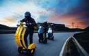 Xe cân bằng Piaggio Vespa chạy điện “hồn Tàu, xác Ý“