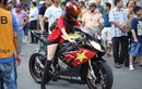 Hotgirl 9X “nài cứng” siêu môtô BMW S1000RR tại VN