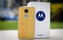 Cận cảnh điện thoại Moto X vỏ gỗ vừa lên kệ ở VN