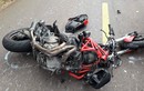 Tông đuôi xe container, Ducati vỡ nát, nam thanh niên thoát chết trong gang tấc