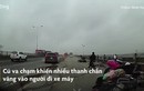 Video: Khoảnh khắc chiếc Audi Q7 húc văng dải phân cách cầu Thanh Trì