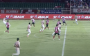 Nghi vấn trọng tài đổi kết quả trận đấu ở V.League: Ai trả lời?