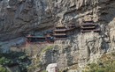 Cảnh tượng khó tin ở ngôi chùa hiểm trở nhất Trung Quốc  