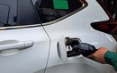 Giá xăng hôm nay 17/4: Tiếp đà giảm mạnh?