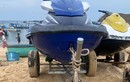 Mô tô nước lao lên bờ làm 2 học sinh thương vong