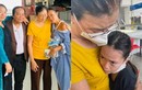 Đoan Trang và con gái bật khóc nức nở khi chia tay gia đình về Singapore