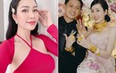 Chú rể dặn dò: “Đeo nhiều vàng đừng quạo”, cô dâu "còng lưng" gánh vàng