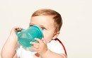 Cho trẻ sơ sinh uống nước sai cách cực kỳ nguy hiểm 