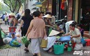 Xe biển xanh, hàng quán vẫn “cướp” vỉa hè ở trung tâm Sài Gòn