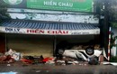 Thừa Thiên Huế: Ô tô mất lái, tông vào đại lý VLXD lật ngửa