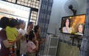 Cả xóm vui vì cô gái giản dị, học giỏi đăng quang Hoa hậu Việt Nam
