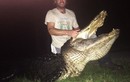 Chàng trai dùng mưu hạ gục cá sấu khổng lồ
