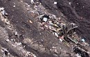 Quặn lòng hình ảnh mảnh vỡ máy bay Airbus A320 rơi ở Pháp