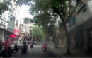 Video: Chặn đầu ô tô, người đàn ông dừng xe châm thuốc hút giữa đường