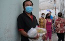 Nhiều người Sài Gòn ăn ngày 1-2 bữa mong vượt qua đại dịch