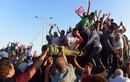 Cảnh dân ăn mừng khi đảo chính ở Thổ Nhĩ Kỳ thất bại
