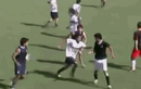 Video: Cầu thủ đánh nhau như phim hành động khiến trọng tài bỏ chạy