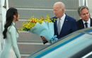 Chân dung nữ sinh tặng hoa cho Tổng thống Mỹ Joe Biden