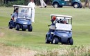 Tổng thống Trump thư thái đánh golf trước cuộc với ông Putin
