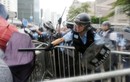 Hong Kong nổ ra bạo loạn, cảnh sát dùng hơi cay trấn áp biểu tình
