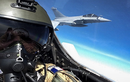 Phi công Pháp phấn khích, chụp selfie trên chiến đấu cơ Su-30