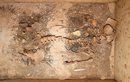 Mở mộ cổ 1.800 năm tuổi, chuyên gia sửng sốt phát hiện thứ này 