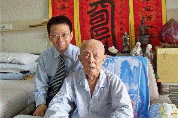 Bí quyết sống khỏe của giáo sư 98 tuổi dù 2 lần bị ung thư