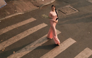 Hoa hậu biển Ninh Hoàng Ngân diện áo bà ba xuống phố