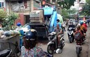 Rác thải tập kết bủa vây nhà dân ở Hà Nội