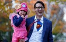Thủ tướng Canada hóa trang thành siêu nhân, bế con đi chơi Halloween