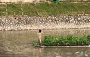 Công an xác minh vụ cô gái mặc đồ lót nhảy múa giữa sông Tô Lịch