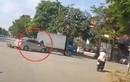 Video: Thanh niên văng lên nắp capo thoát chết thần kỳ sau tai nạn kinh hoàng