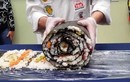 Video: Sushi hải sản "siêu to khổng lồ" dài 10 m thách thức người ăn