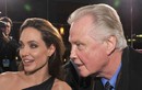 Angelina Jolie chia sẻ quá khứ không nhìn mặt bố đẻ