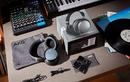 Samsung ra mắt tai nghe chống ồn AKG Y600 NC và AKG Y400