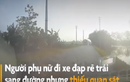 Video: Xe đạp sang đường ẩu bị ôtô đâm trúng