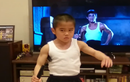 Video: Cậu bé múa côn nhị khúc điêu luyện như Lý Tiểu Long