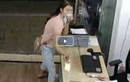 Video: Cô gái lấy mũ che mặt rồi nhanh tay trộm ĐTDĐ