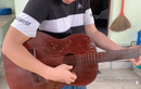 Video: Dùng mì tôm để phục chế đàn guitar cũ nát