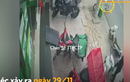 Video : Tên trộm bẻ khóa xe máy khi bảo vệ vừa quay người đi