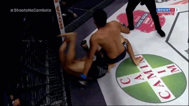 Video: Bị đánh bất tỉnh trên sàn, võ sĩ vẫn giành đai vô địch