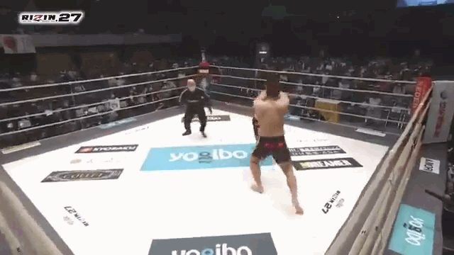 Video: Tung đòn hiểm, võ sĩ sumo hạ đối thủ MMA chỉ sau 6 giây