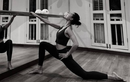 Cô giáo dạy pilates nổi tiếng đa tài