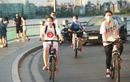 Trào lưu đạp xe bất ngờ nổi lên giữa mùa nóng nhất của Hà Nội
