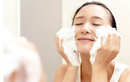 Học cách rửa mặt đúng cách khi da bị mụn 
