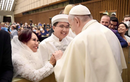 Cặp vợ chồng gốc Việt được Giáo hoàng chúc phúc