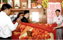 Phong tục lạ miền Tây: Cô dâu chú rể trùm chăn "lọ mọ" trước mặt khách