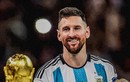 Messi lùi trận tái xuất PSG, xuất hiện cùng vợ sau vô địch World Cup